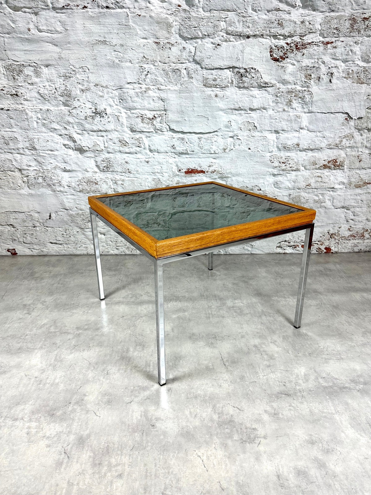 Beistelltisch aus Eichenholz & Chrom aus den Sixties – Erlach – Depot for Artefacts