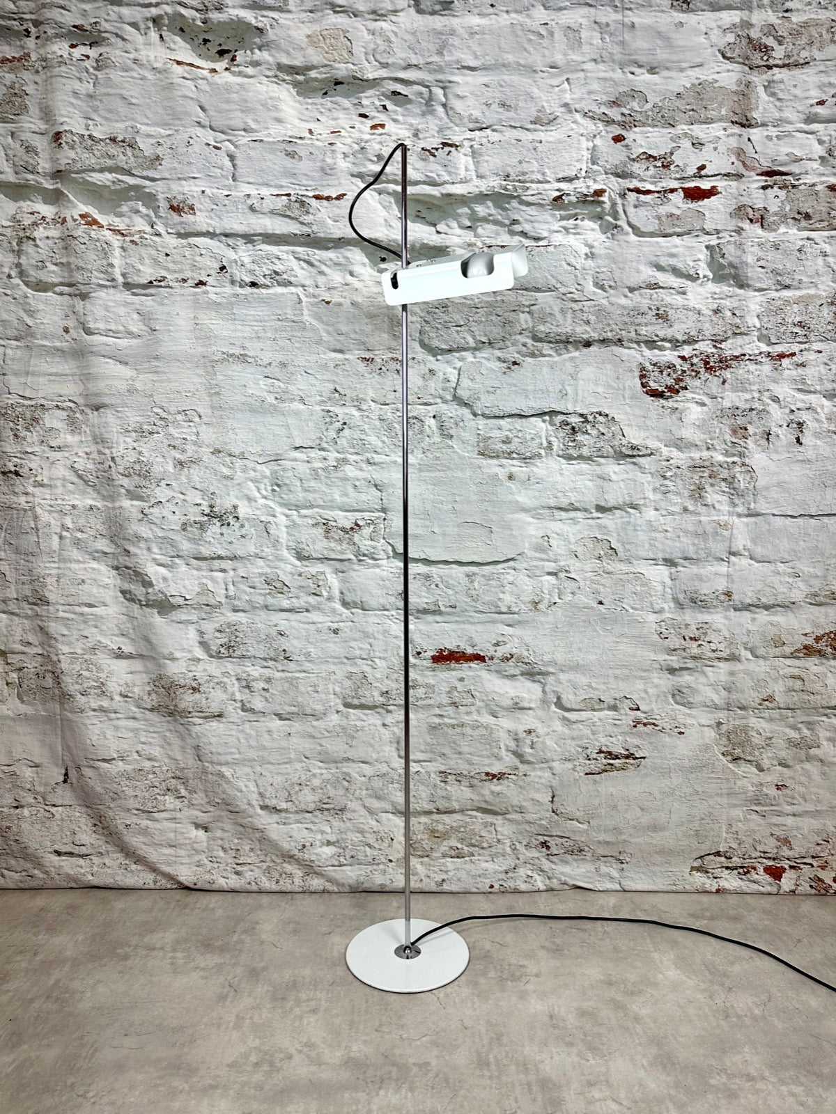 Stehlampe Spider Joe Colombo Oluce 1965 Depot for Artefacts Erlach