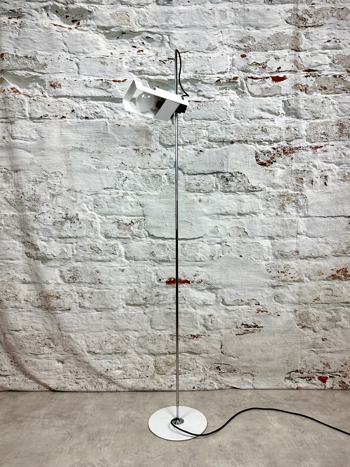 Stehlampe Spider Joe Colombo Oluce 1965 Depot for Artefacts Erlach