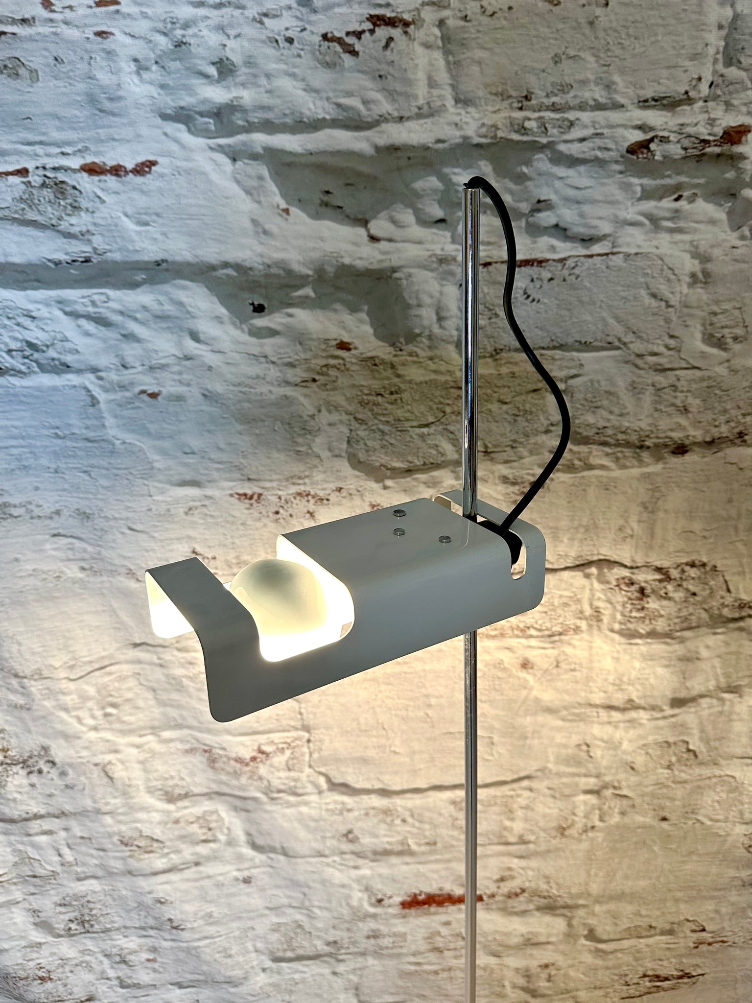 Stehlampe Spider Joe Colombo Oluce 1965 Depot for Artefacts Erlach