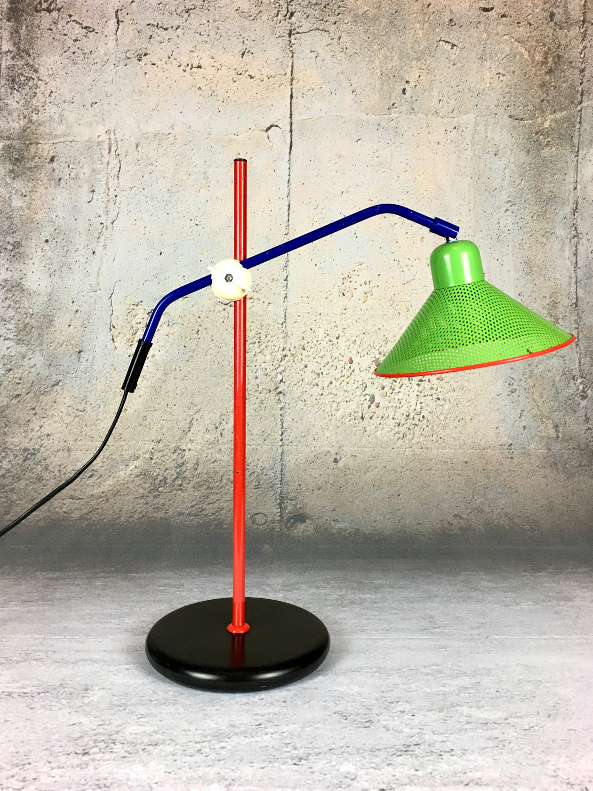Memphis Style Tischlampe – Erlach – Depot for Artefacts
